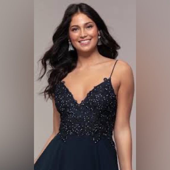 NWT Beautiful V-Neck Embroidered Bodice Chiffon Prom Dress Long Gown, Navy, Sz 4 - Picture 3 of 12